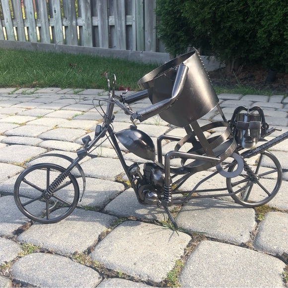 Art Metal Motorcycle Wine Display - Picture 4 of 4